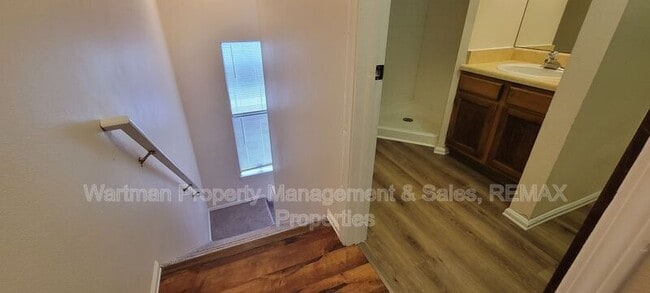 Building Photo - 4560 Excalibur Ct