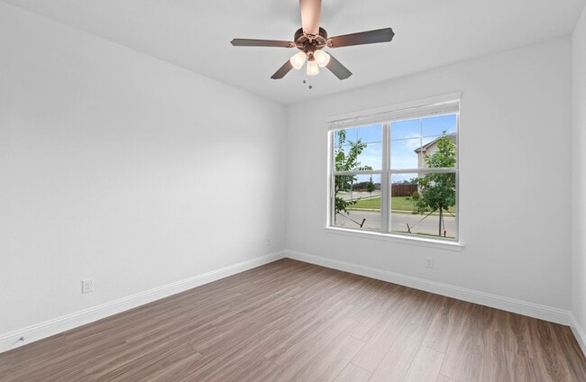 Building Photo - 2405 Peebles Ln