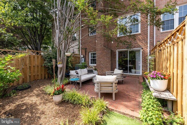 Building Photo - 9312 Silver Mill Pl