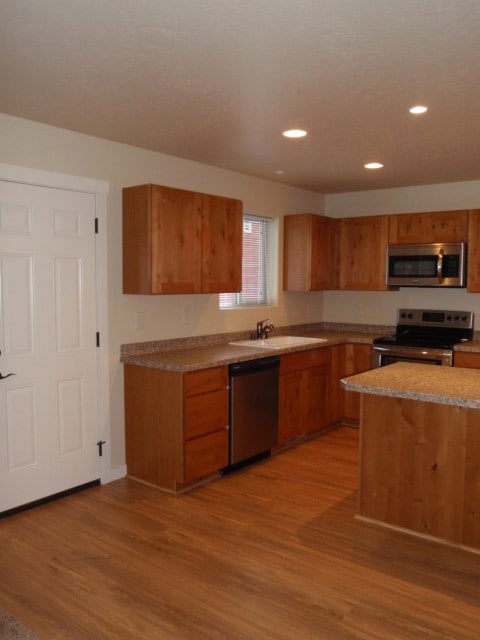 Building Photo - Half month free with a six month lease