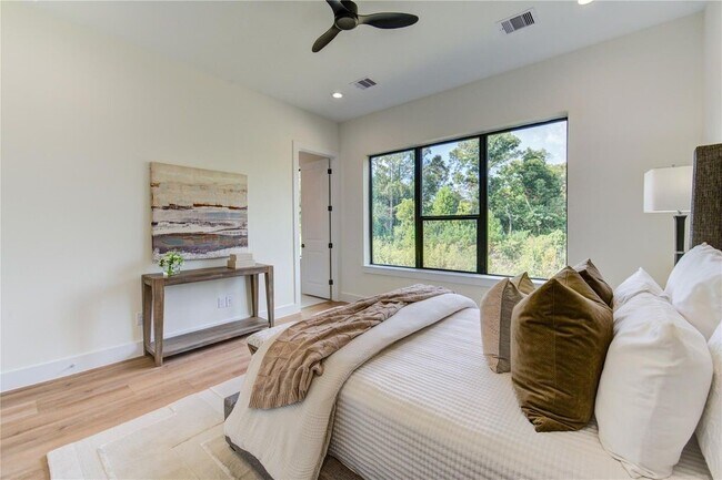 Building Photo - 6121 Pacific Frst Dr