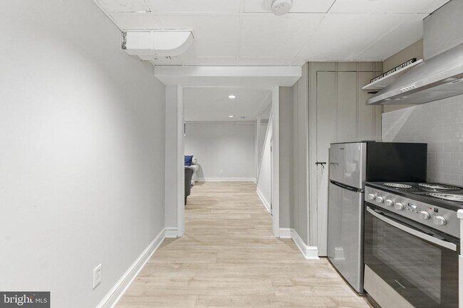 Building Photo - 6467 Blenheim Rd