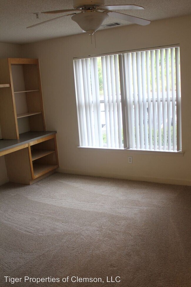Building Photo - 211 Harts Cove Way