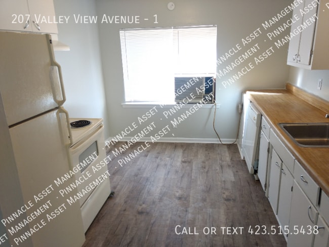 Building Photo - 207 Valley View Ave