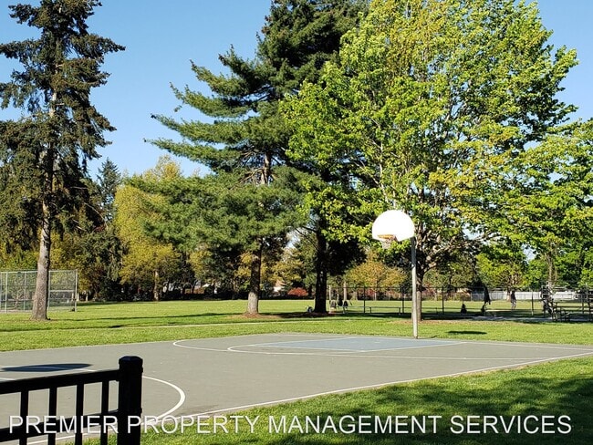 Building Photo - 700 1st St