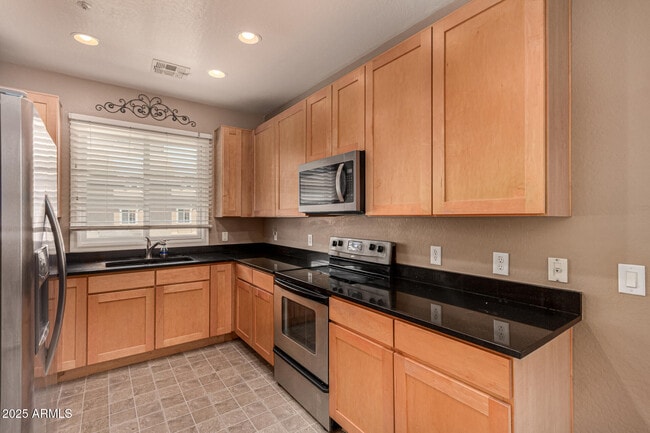 Building Photo - 1326 S Sabino Dr