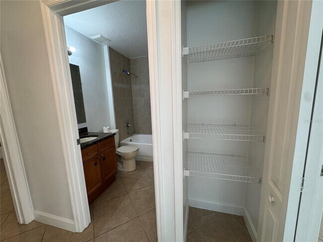 Building Photo - 14940 Day Lily Ct