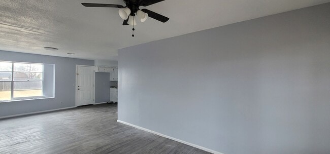 Building Photo - Beautiful and Spacious Home with a Large B...