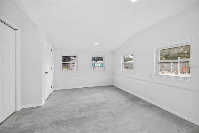 Building Photo - 5801 Magnolia St N
