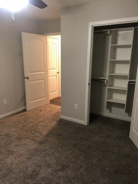 Building Photo - 3372 Garden Club Dr