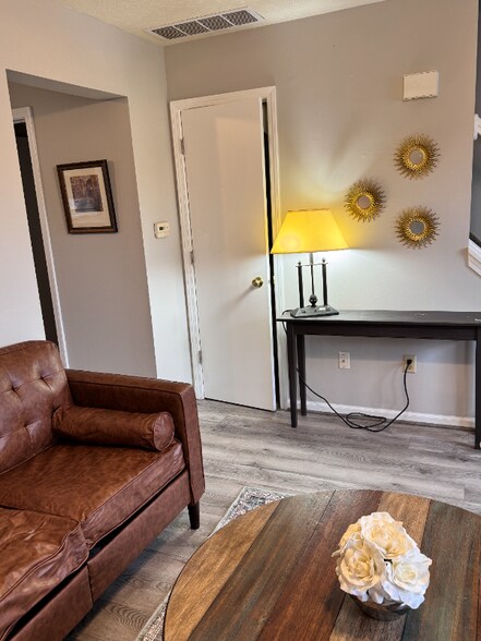 Building Photo - 91 Dickey Ave