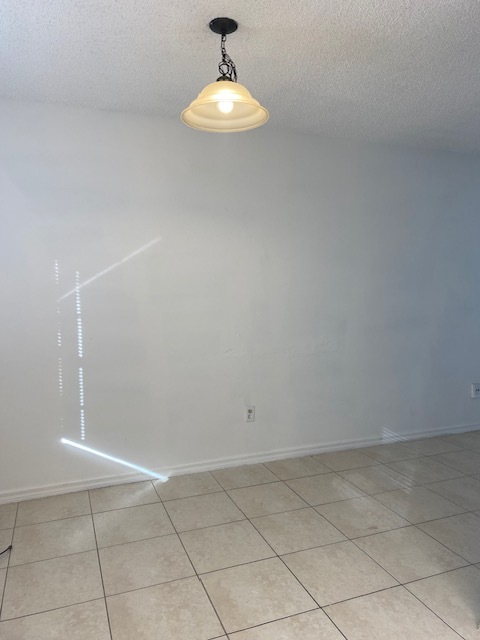 Building Photo - 2/2 in DeLand, close to 17-92, $1,400/month