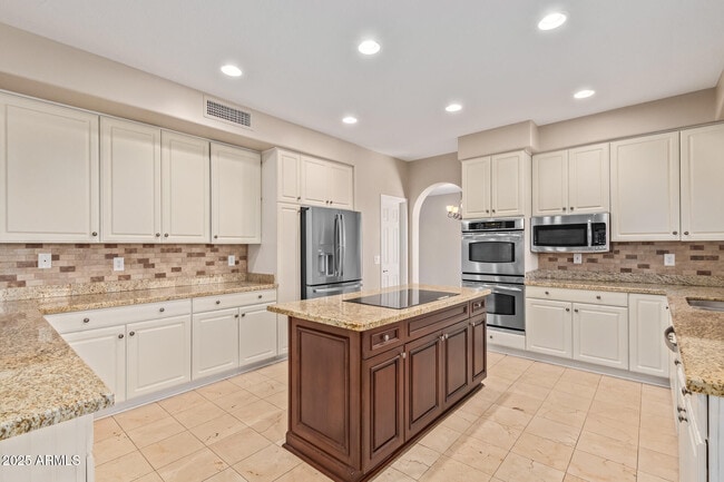 Building Photo - 1211 E Desert Flower Ln