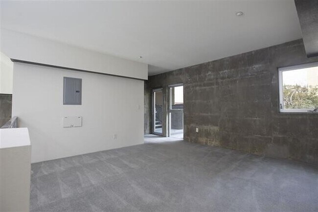 Building Photo - 5-Story UNIQUE Industrial Townhome - 3BD/4BA - w/ Open Floor Plan, Lots of Natural Light! - Secur...