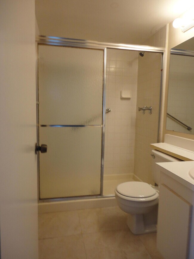 Building Photo - 208 Foxtail Dr
