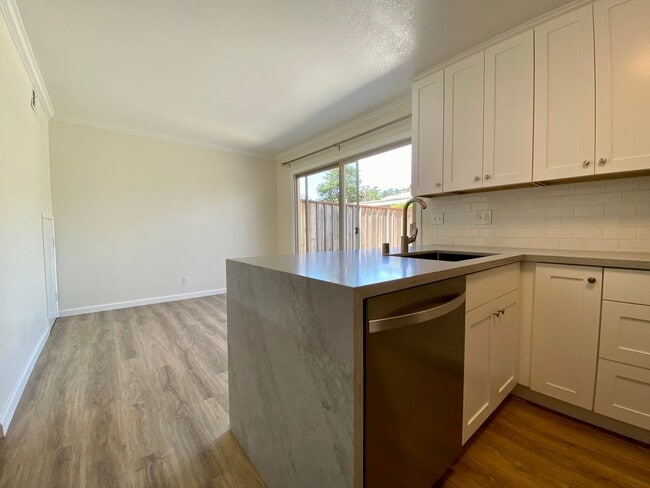 Building Photo - Newly Renovated Condo with NEW KITCHEN! - ...