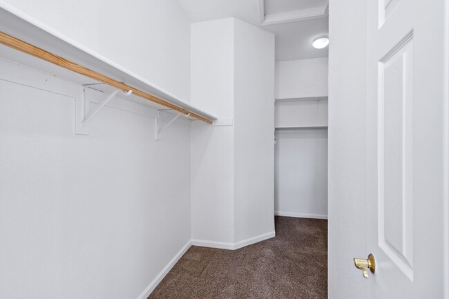 Building Photo - Spacious 3-Bed, 2-Bath Single Level Home