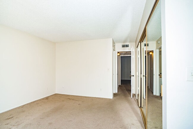 Building Photo - Great 2-bedroom condo in San Marcos availa...