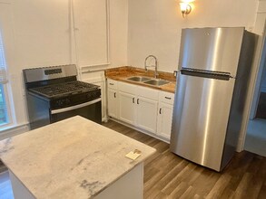 Building Photo - 947 Logan St SE