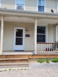 Building Photo - 44 N Chestnut St