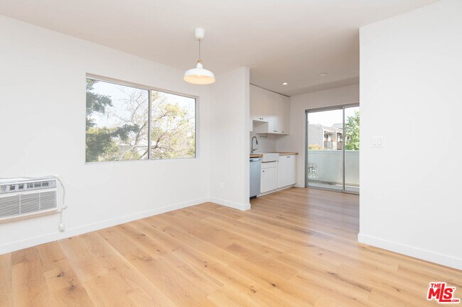 Building Photo - 5935 Chula Vista Way