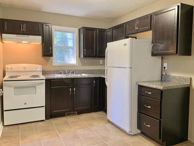Building Photo - Pet-Friendly 2-Bedroom Home with Deck