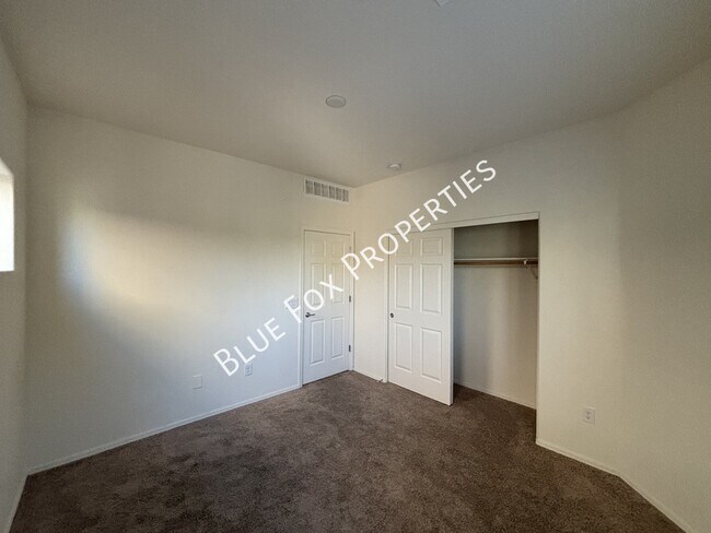 Building Photo - 4170 N Thurston Ln