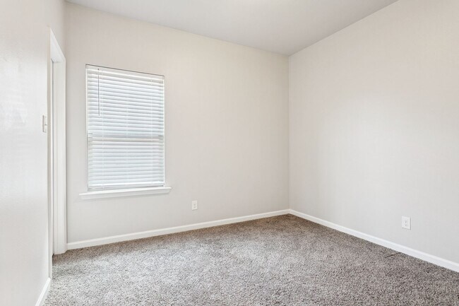 Building Photo - 4-Bed, 2-Bath Home in Slidell – Move-In Re...