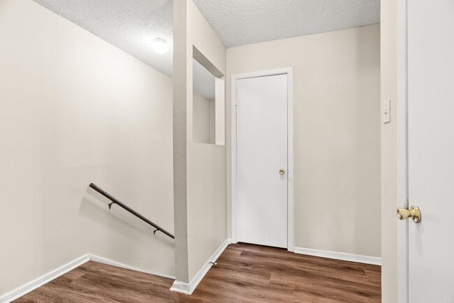 Building Photo - 200 Pine Forest Dr