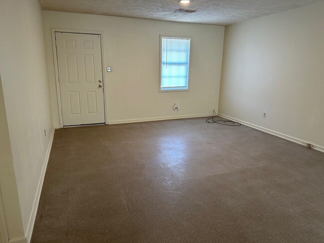 Building Photo - 465 Otis Dr