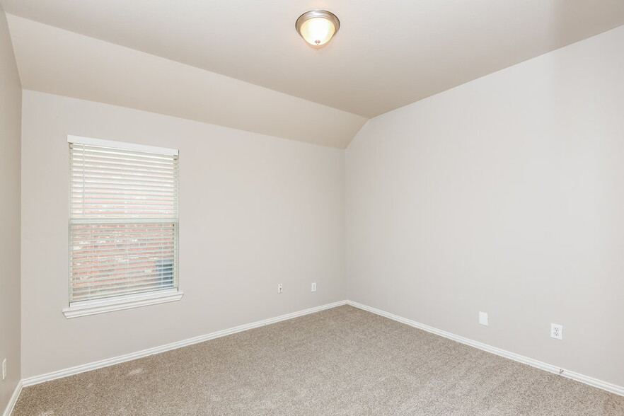 Building Photo - 8905 Friendswood Dr