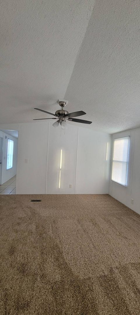 Building Photo - Ready to Move in