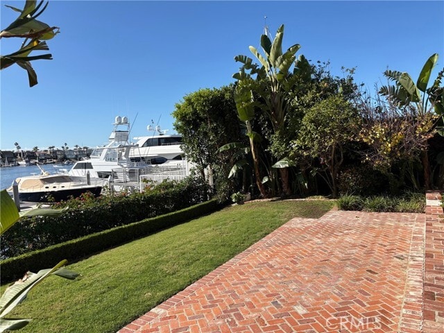 Building Photo - 2572 Bayshore Dr