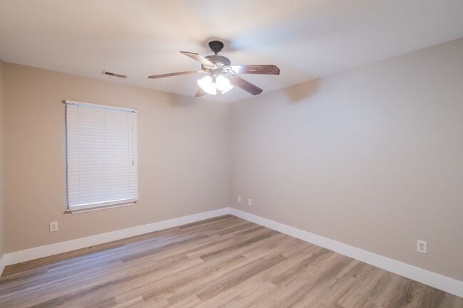 Building Photo - Cozy newly renovated 4 bedroom home on Hic...