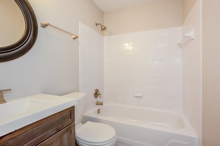 Building Photo - 8223 Maple Leaf Ct