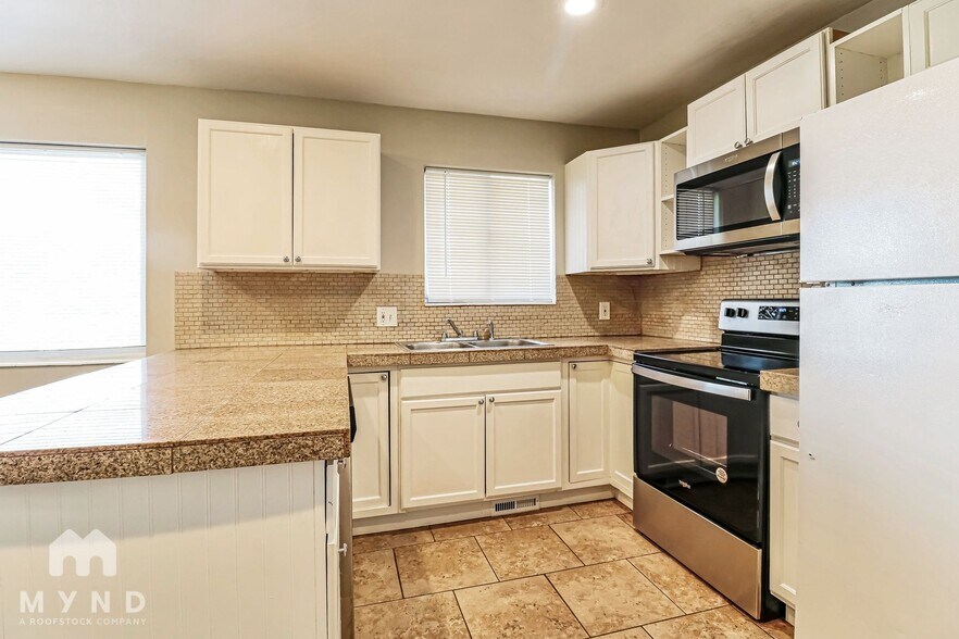 Building Photo - 9548 S 1210 E