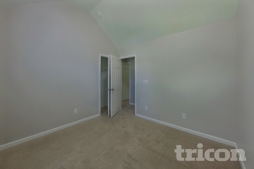 Building Photo - 1131 Delander Ln