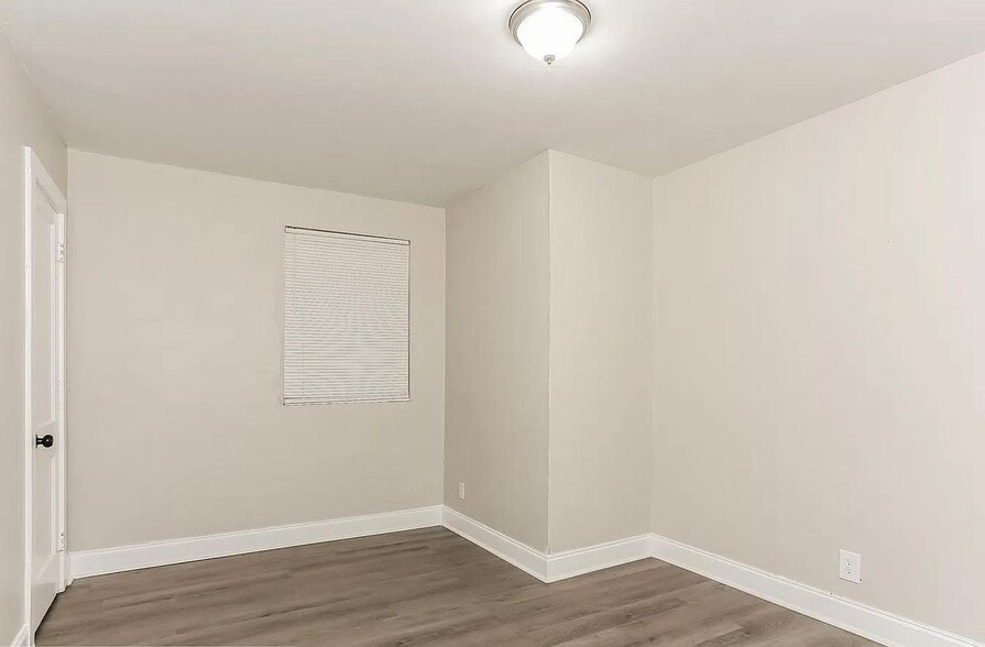 Building Photo - 1012 NE 2nd Ave