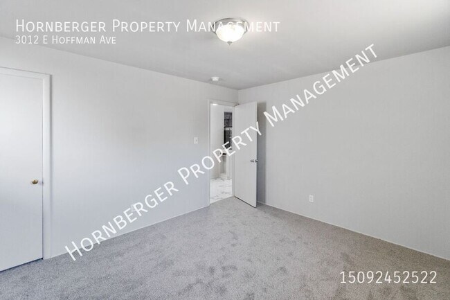 Building Photo - 3012 E Hoffman Ave