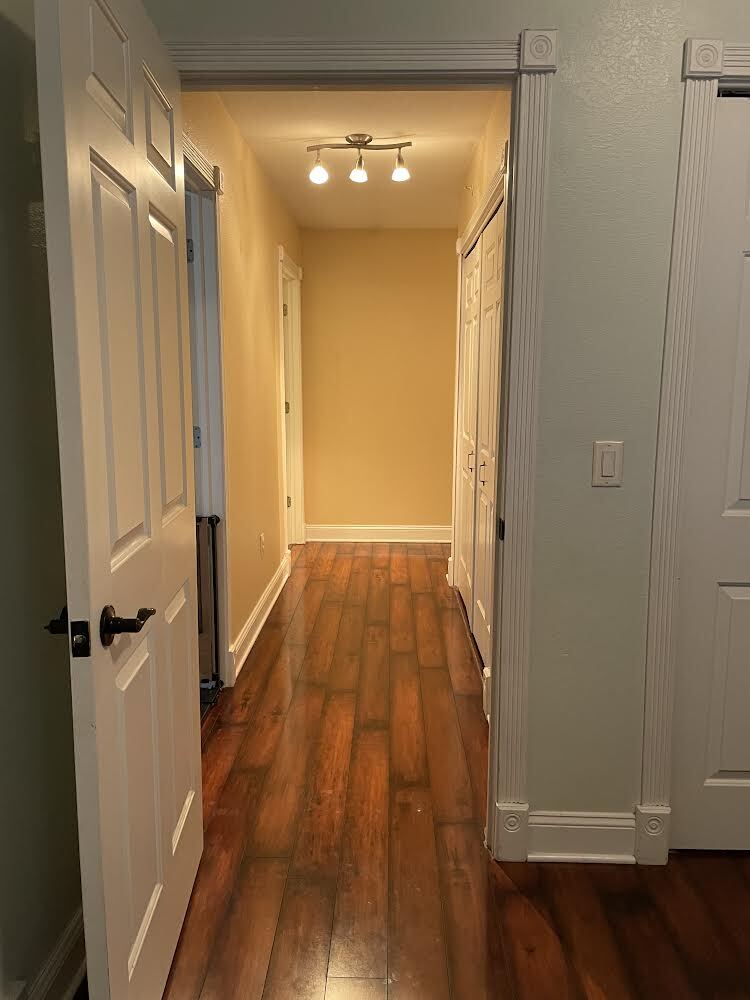Alley upstairs - 320 Jennifer Ln