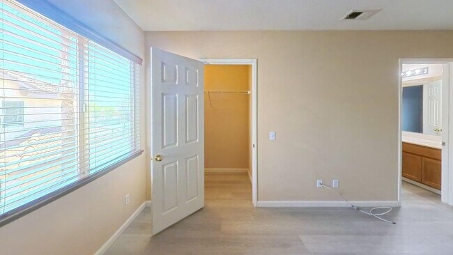 Building Photo - 37978 Spur Dr