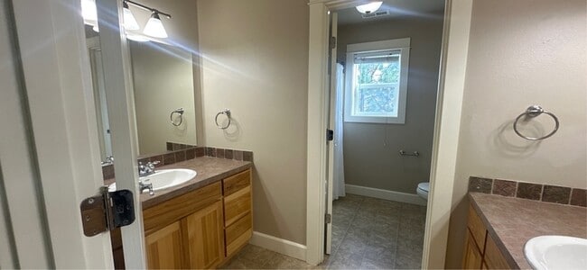 Building Photo - 913 Pintail St