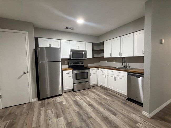 Building Photo - 445 Lakeside Pl