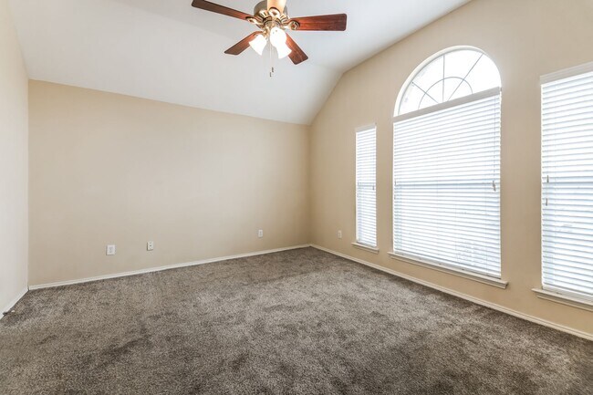 Building Photo - $1,995 4 Bed/2 Bath/2 Garage Ready for Move-in Rockwall Home in Highland Meadows