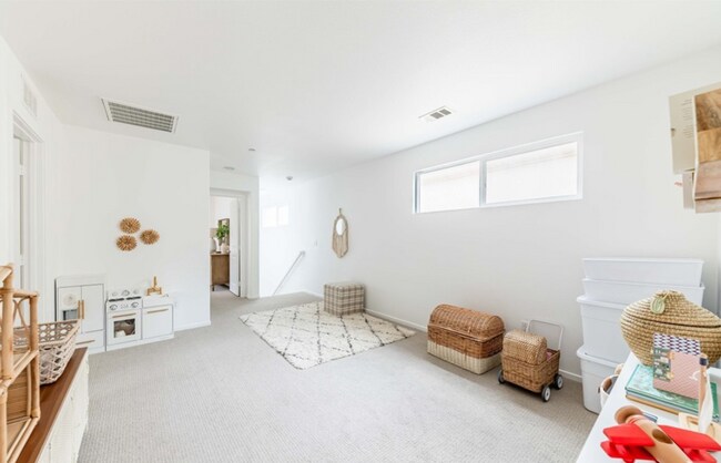 Building Photo - Spacious 3 Bed / 2.5 Bath Home in Chula Vista – Available May 15th