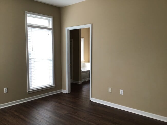 Building Photo - 303 Stallion Rd
