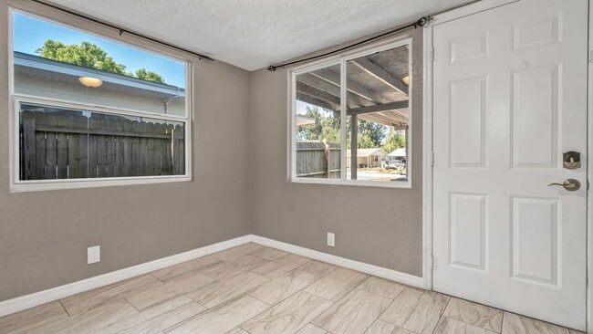 Building Photo - Charming 2bed/1bath Home in Tyrone/St Pete...