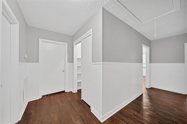 Building Photo - 2105 Olive St