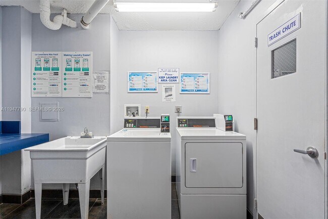 Building Photo - 3375 N Country Club Dr