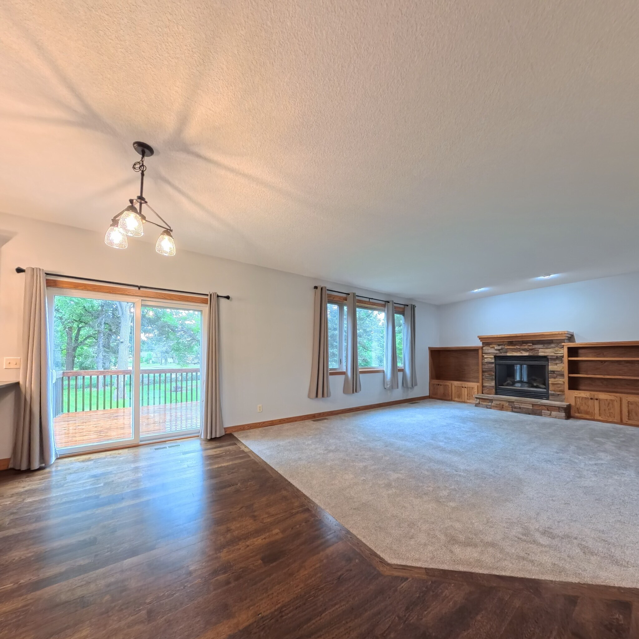 Building Photo - 11956 Castle Rock Ct N